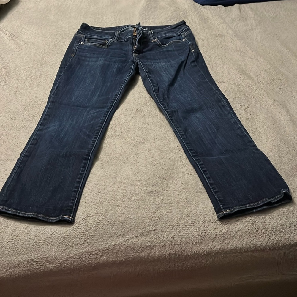 American Eagle Dark Wash Capri Jeans- Stretch- Size 8, worn, but great condition
